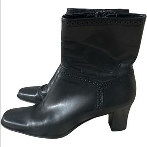 Antonio Melani Black Leather Ankle Booties Sz 8.5 Block Heel Zip Narrow Toe